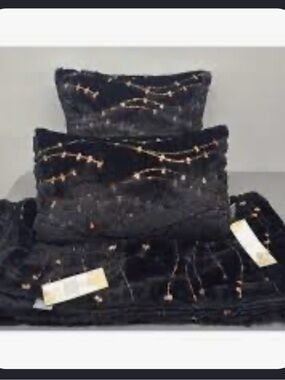 Aviva Stanoff 3 Piece Black/Gold Accent Pillows and Blanket Set NWT!